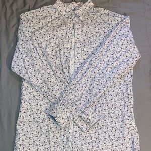 Long sleeve slim fit shirt